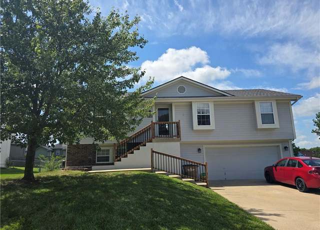 Property at 1609 Johnston Dr, Raymore, MO 64083, 3 beds, 2.5 baths
