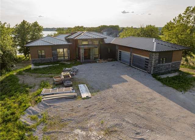 Property at 14 Tomahawk Cir, Lake Winnebago, MO 64034, 4 beds, 4 baths
