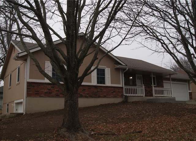Property at 609 N Halsey St, Harrisonville, MO 64701, 3 beds, 3 baths