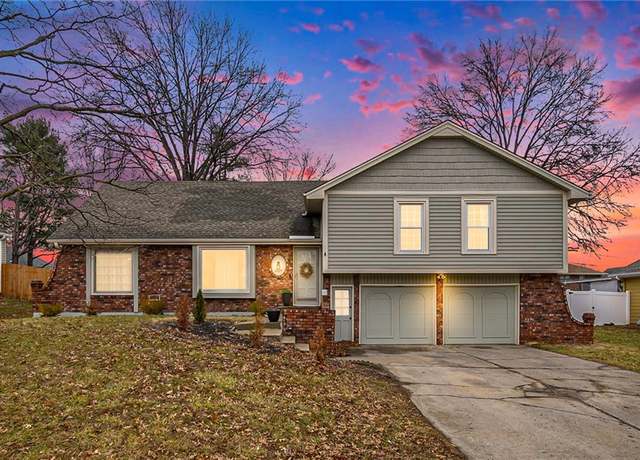 Property at 6115 N Cleveland Ave, Gladstone, MO 64119, 4 beds, 3.5 baths