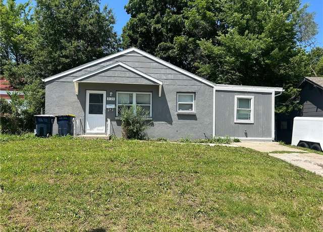 Property at 2120 E 78th St, Kansas City, MO 64132, 3 beds, 1.5 baths