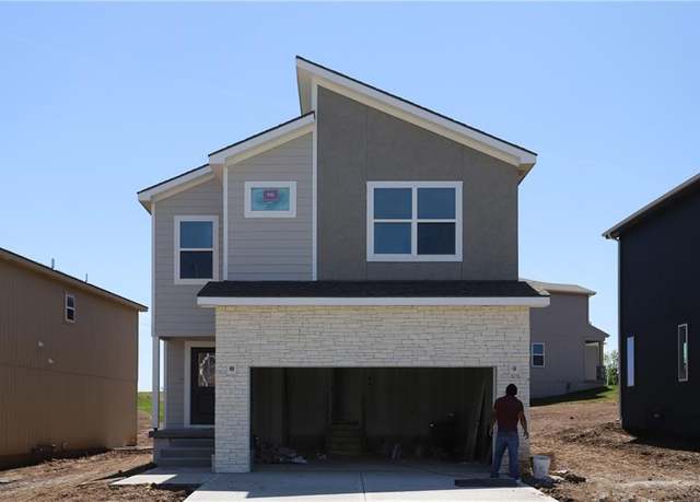 Property at 715 Glenn Cir, Raymore, MO 64083, 4 beds, 2.5 baths