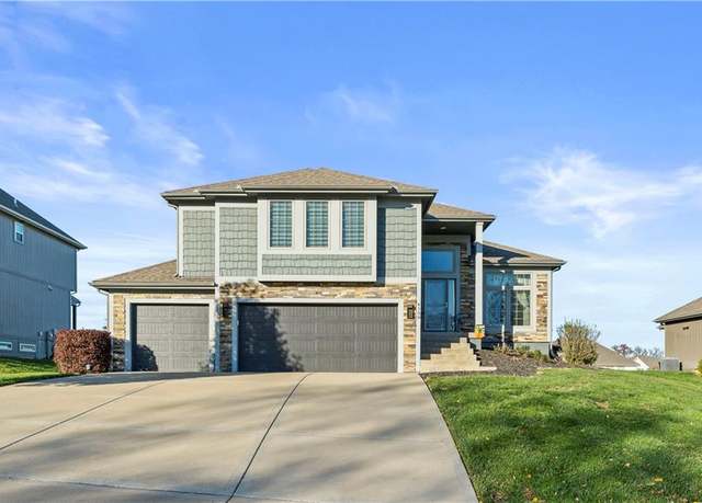 Property at 4108 NW 76th St, Kansas City, MO 64151, 4 beds, 3.5 baths
