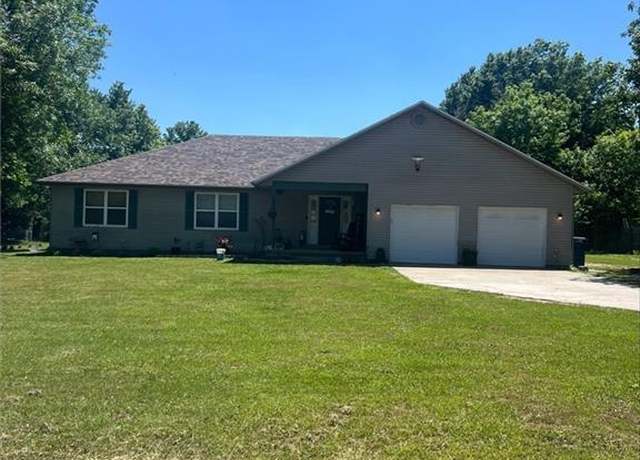 Property at 2606 E 8th St, Pittsburg, KS 66762, 3 beds, 2 baths