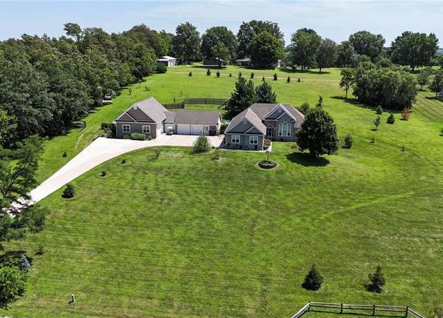 Property at 2685 NE River Ridge Rd, St Joseph, MO 64507, 5 beds, 3 baths