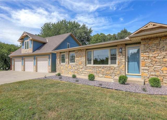 Property at 13736 Leavenworth Rd, Kansas City, KS 66109, 5 beds, 3 baths