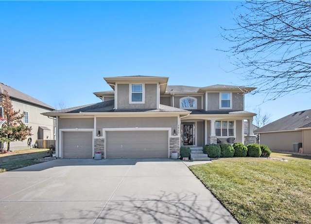 Property at 1813 Park Ridge Cir, Lee's Summit, MO 64064, 4 beds, 4.5 baths