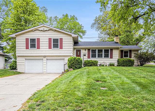 Property at 12004 W 92nd St, Lenexa, KS 66215, 3 beds, 2 baths