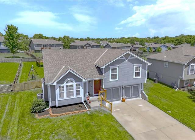 Property at 8308 NE 105th St, Kansas City, MO 64157, 3 beds, 2.5 baths