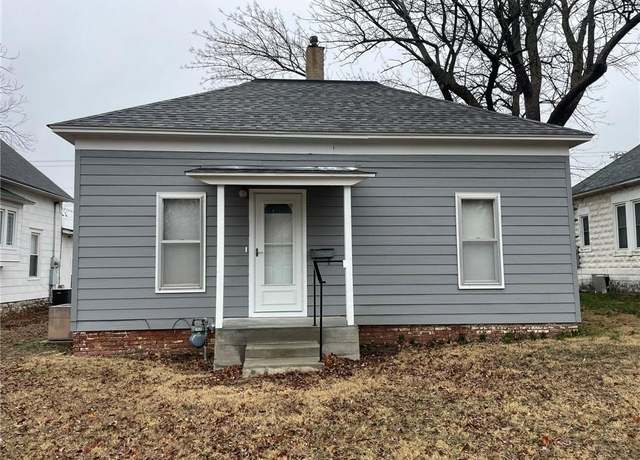 Property at 1415 Highland Ave, Chanute, KS 66720, 2 beds, 1 bath