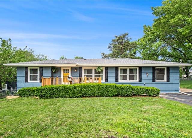 Property at 308 Highland St, Lee's Summit, MO 64063, 3 beds, 2 baths
