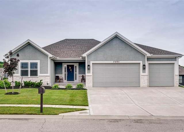 Property at 7495 NW Douglas Ct, Parkville, MO 64152, 3 beds, 3 baths