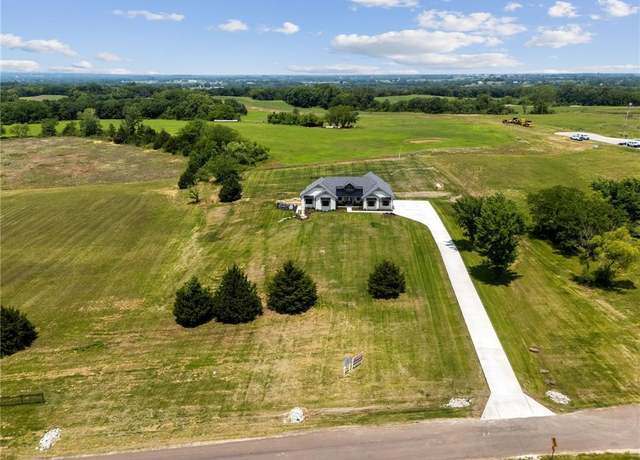 Property at 18068 Stillwell Rd, Linwood, KS 66012, 5 beds, 3.5 baths