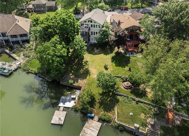 Property at 14 Emerald Shore Dr, Lake Tapawingo, MO 64015, 4 beds, 3.5 baths