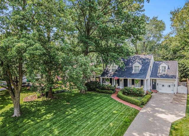 Property at 5400 Belinder Rd, Fairway, KS 66205, 3 beds, 2.5 baths