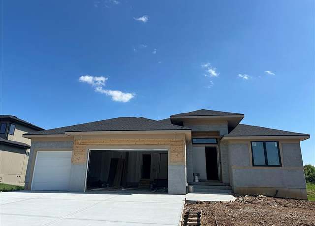 Property at 1011 Wilds Pkwy, Greenwood, MO 64034, 4 beds, 4 baths