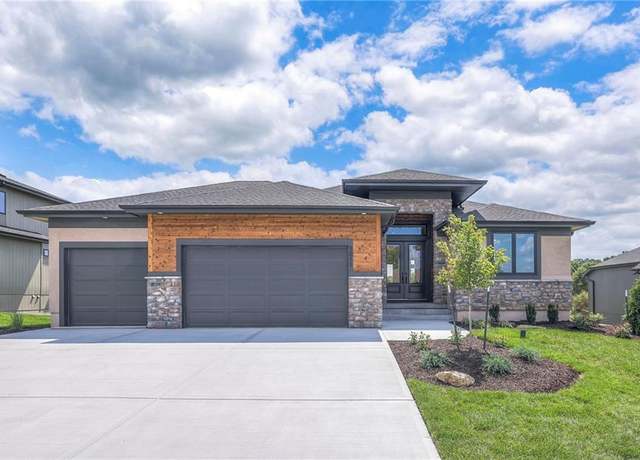 Property at 1011 Wilds Pkwy, Greenwood, MO 64034, 4 beds, 4 baths