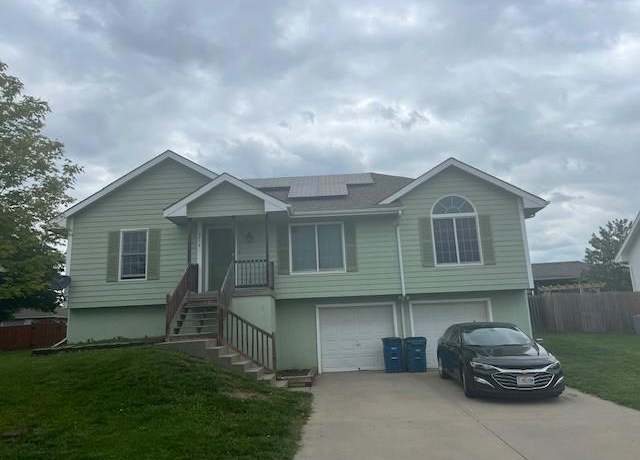 Property at 2216 Chanticleer St, Excelsior Springs, MO 64024, 3 beds, 3 baths