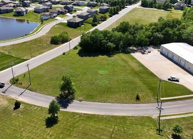 Property at 400 SW Powell Dr, Oak Grove, MO 64075