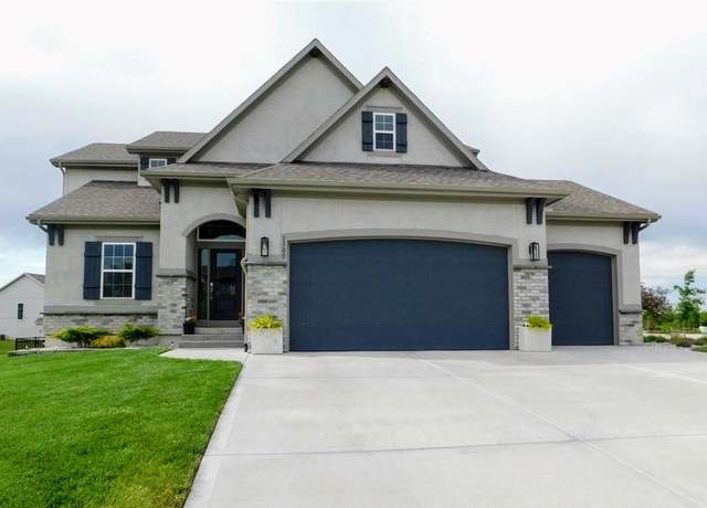 Property at 1300 NW 107th Ter, Kansas City, MO 64155, 4 beds, 3.5 baths