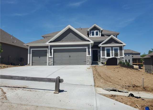 Property at 7004 NE 102nd Ct, Kansas City, MO 64156, 5 beds, 3.5 baths