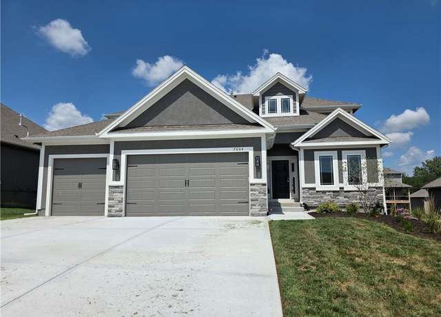 Property at 7004 NE 102nd Ct, Kansas City, MO 64156, 5 beds, 3.5 baths