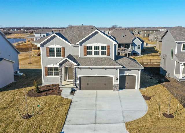 Property at 11112 N Glenwood Ave, Kansas City, MO 64157, 4 beds, 3.5 baths