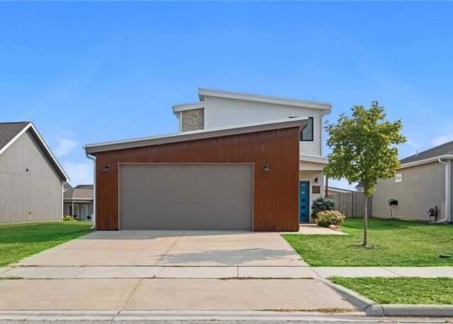 Property at 2521 E 25th Pl, Lawrence, KS 66046, 3 beds, 2.5 baths