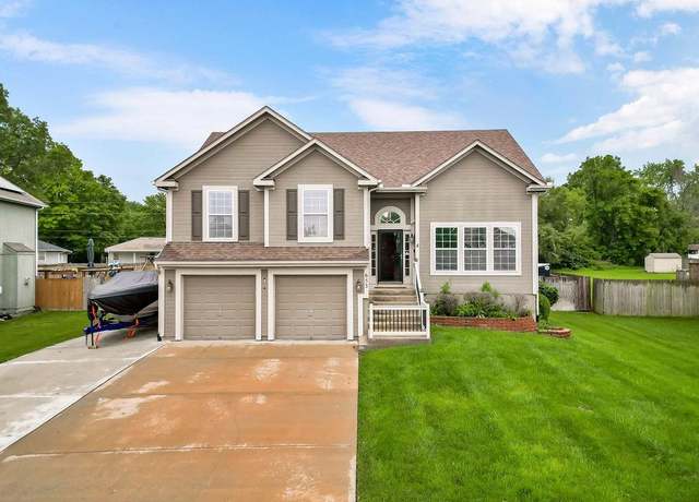 Property at 653 S Walnut St, Gardner, KS 66030, 4 beds, 3 baths
