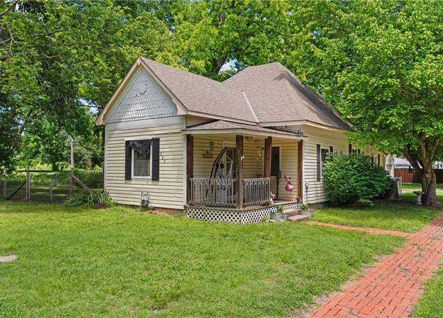 Property at 800 N State St, Caney, KS 67333, 2 beds, 1 bath