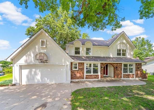 Property at 1005 Johnston Dr, Raymore, MO 64083, 4 beds, 4.5 baths