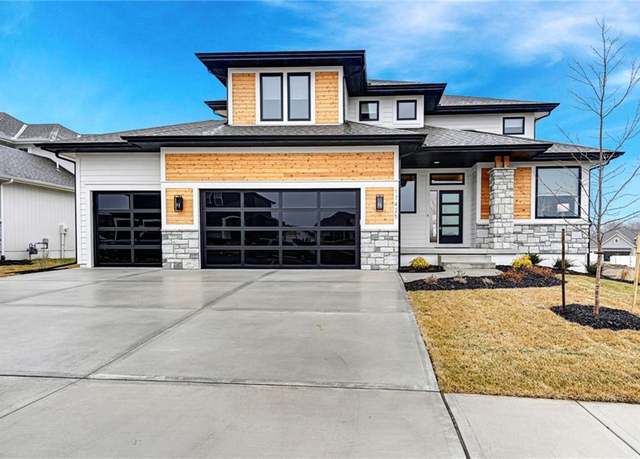 Property at 17425 Gillette St, Overland Park, KS 66221, 5 beds, 5 baths