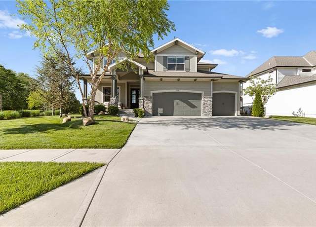 Property at 15945 W 165th St, Olathe, KS 66062, 5 beds, 4.5 baths