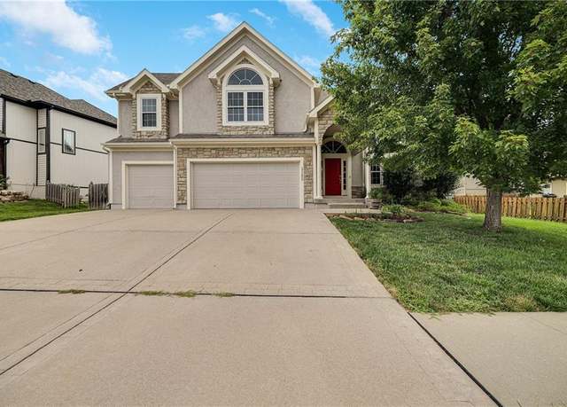 Property at 2102 Victory Ln, Kearney, MO 64060, 4 beds, 3 baths