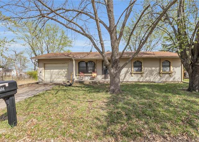 Property at 504 N Ash St, Garnett, KS 66032, 3 beds, 1 bath