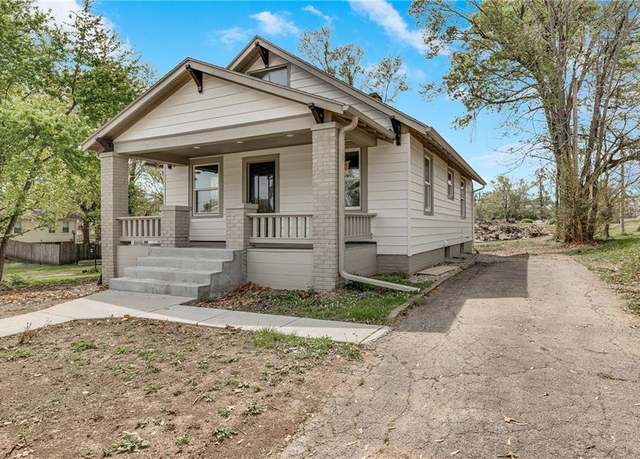 Property at 411 W 22nd St, Higginsville, MO 64037, 2 beds, 1 bath