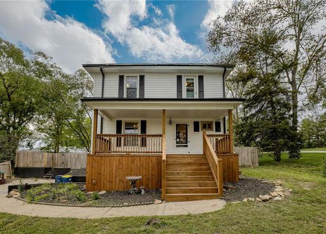 Property at 90 N Ridge Ave, Liberty, MO 64068, 4 beds, 3 baths