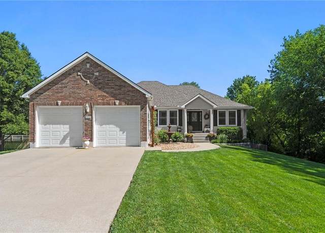 Property at 650 SW Ryan Rd, Grain Valley, MO 64029, 3 beds, 2.5 baths