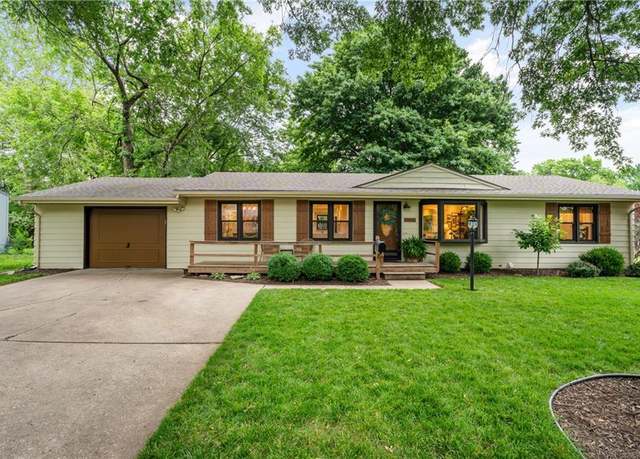 Property at 8039 Kessler St, Overland Park, KS 66204, 3 beds, 2.5 baths