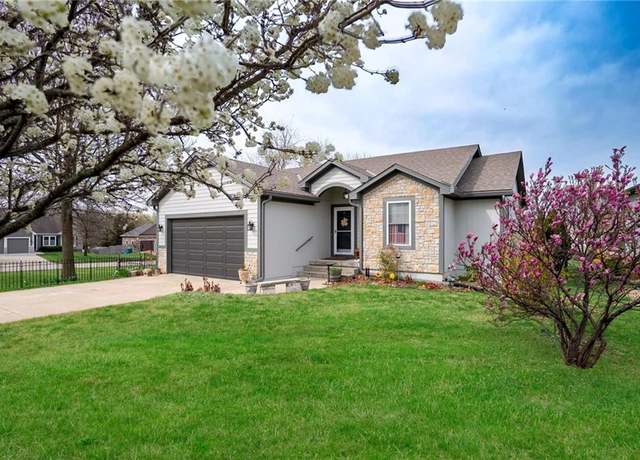 Property at 704 Hidden Meadows Ct, Paola, KS 66071, 4 beds, 3 baths