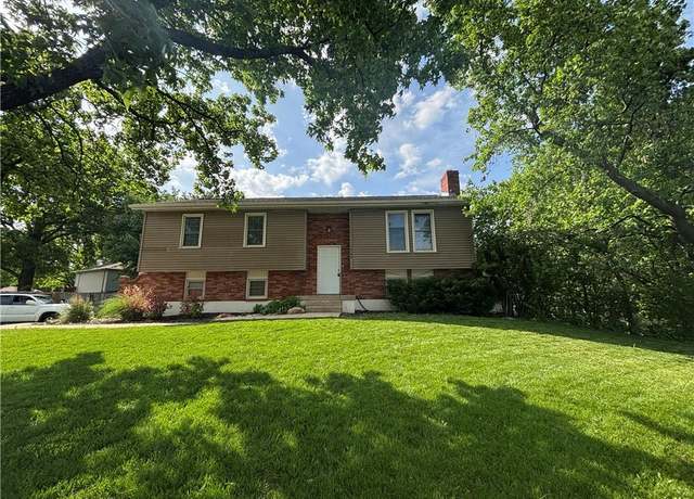 Property at 1724 SE 5th Ter, Lee's Summit, MO 64063, 3 beds, 3 baths