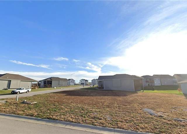 Property at 635 NW 110th St, Kansas City, MO 64155