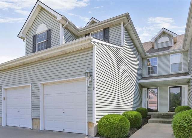 Property at 2219 SW Rambling Vine Ln, Lee's Summit, MO 64082, 2 beds, 2.5 baths