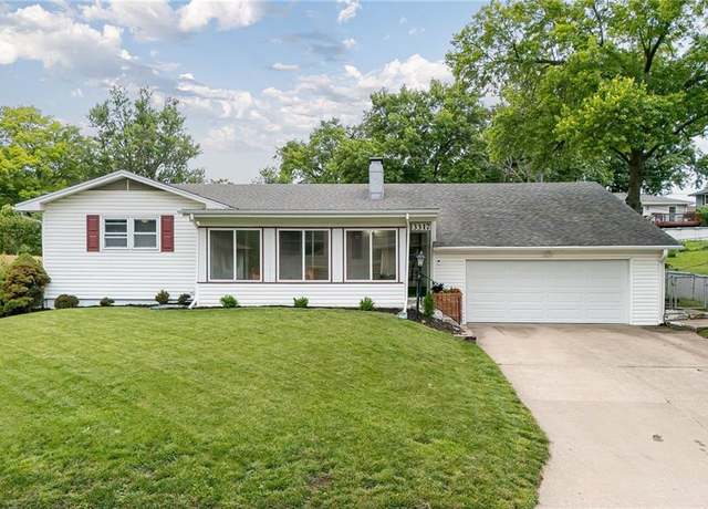 Property at 3317 Auburn Dr, St Joseph, MO 64506, 3 beds, 2.5 baths