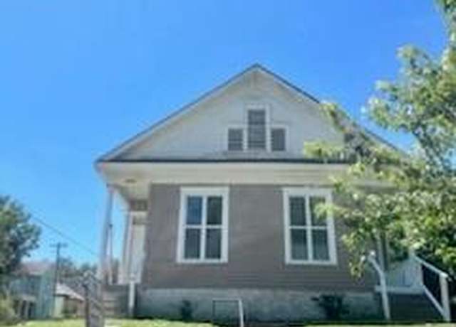 Property at 1402-1404 Prospect Ave, St Joseph, MO 64505, 3 beds, 3 baths