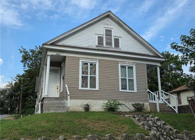 Property at 1402-1404 Prospect Ave, St Joseph, MO 64505, 3 beds, 3 baths