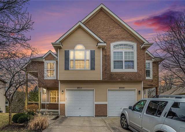 Property at 8511 N Woodland Ct, Kansas City, MO 64155, 3 beds, 2.5 baths