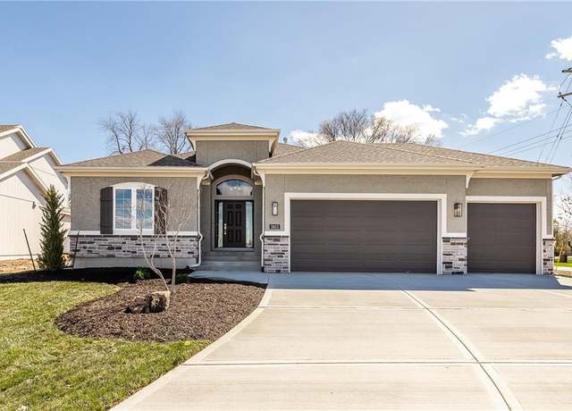 Property at 18605 Reinhardt St, Overland Park, KS 66085, 4 beds, 3.5 baths