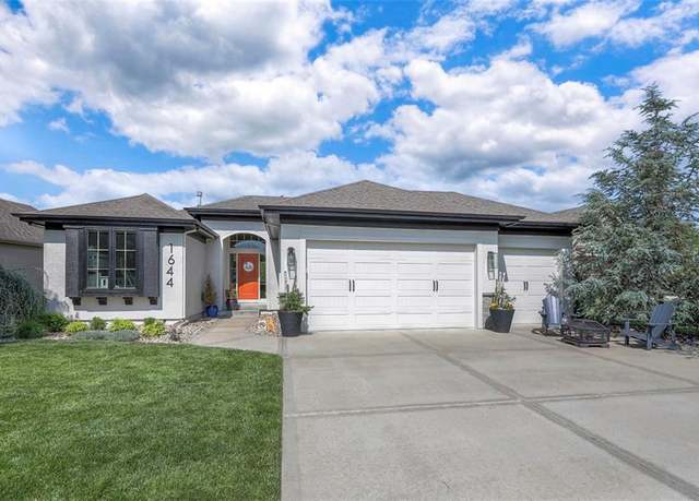 Property at 1644 Woodland Shores Cir, Lee's Summit, MO 64086, 4 beds, 3 baths