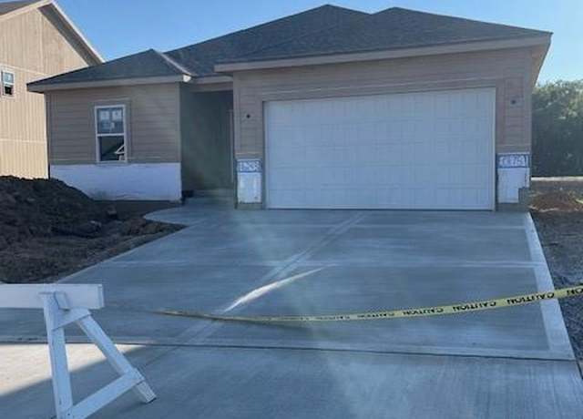 Property at 16243 Giorgia St, Parkville, MO 64152, 3 beds, 2 baths